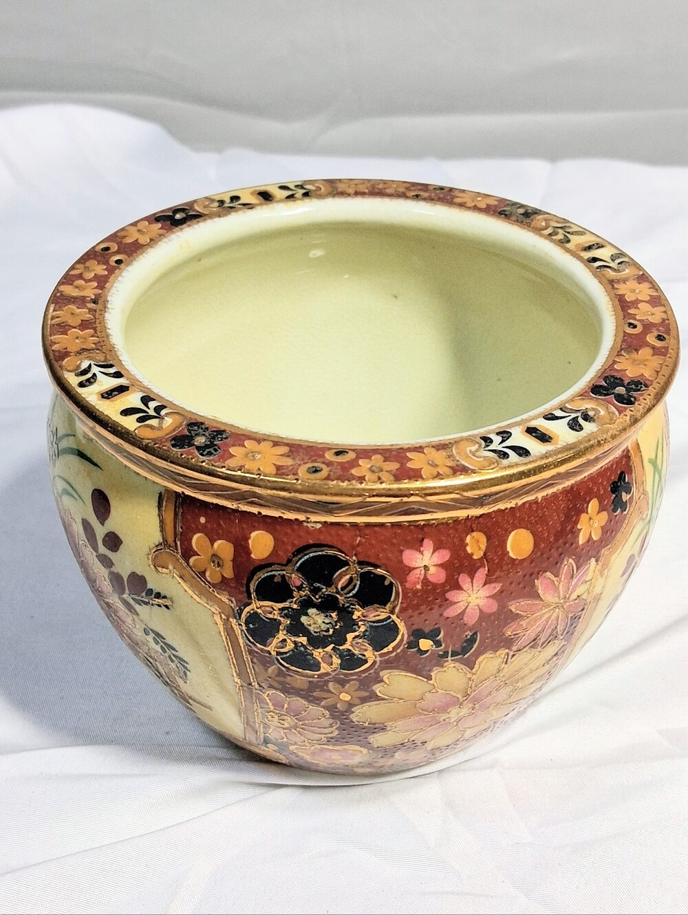 Satsuma Style Crackle Glazing Floral Gold Accents Ornamental Catch-All Bowl